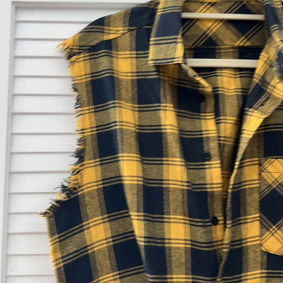 Button down flannel - Picture 3 of 5